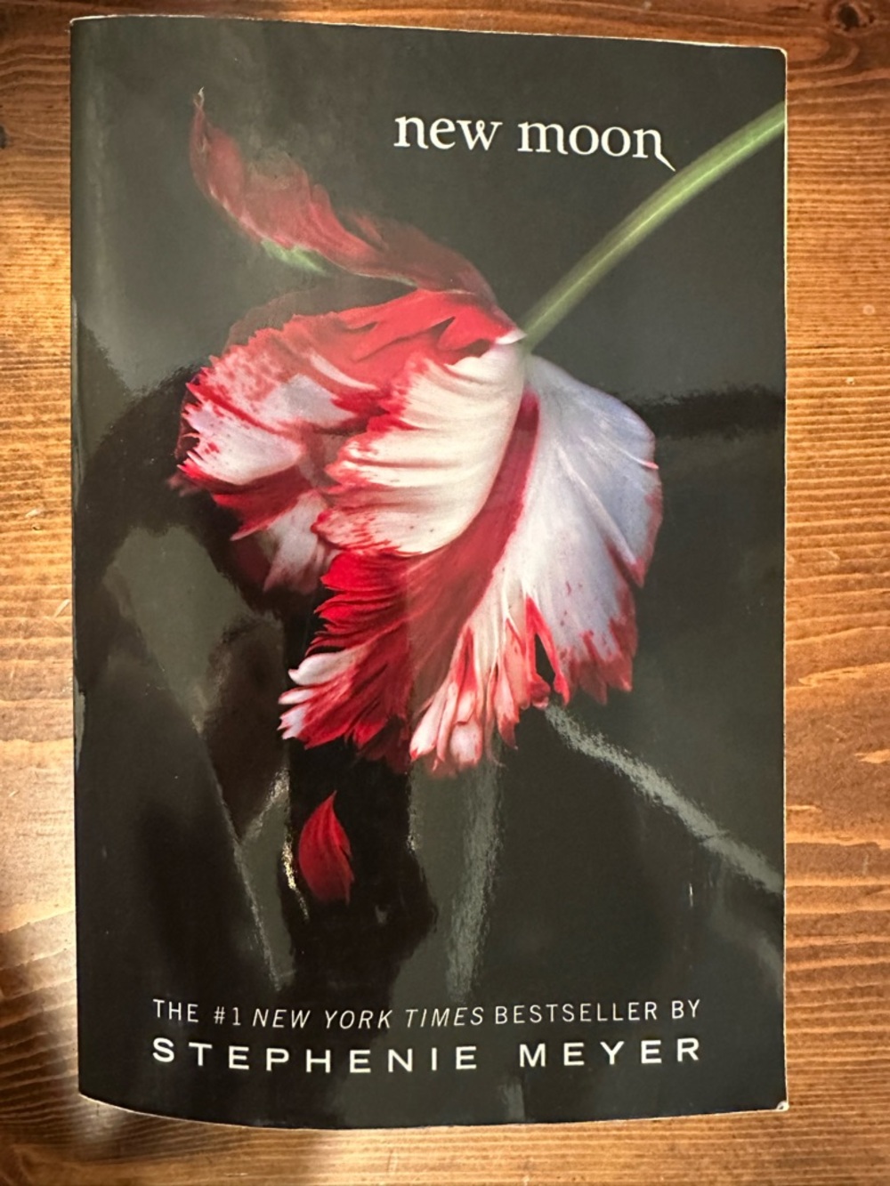 New Moon by Stephenie Meyer - Black Cover with Red & White Flower